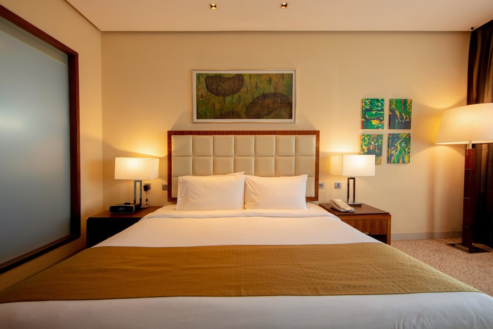 Standard Room, 1 King Bed, Smoking (High Floor) - Photo 1