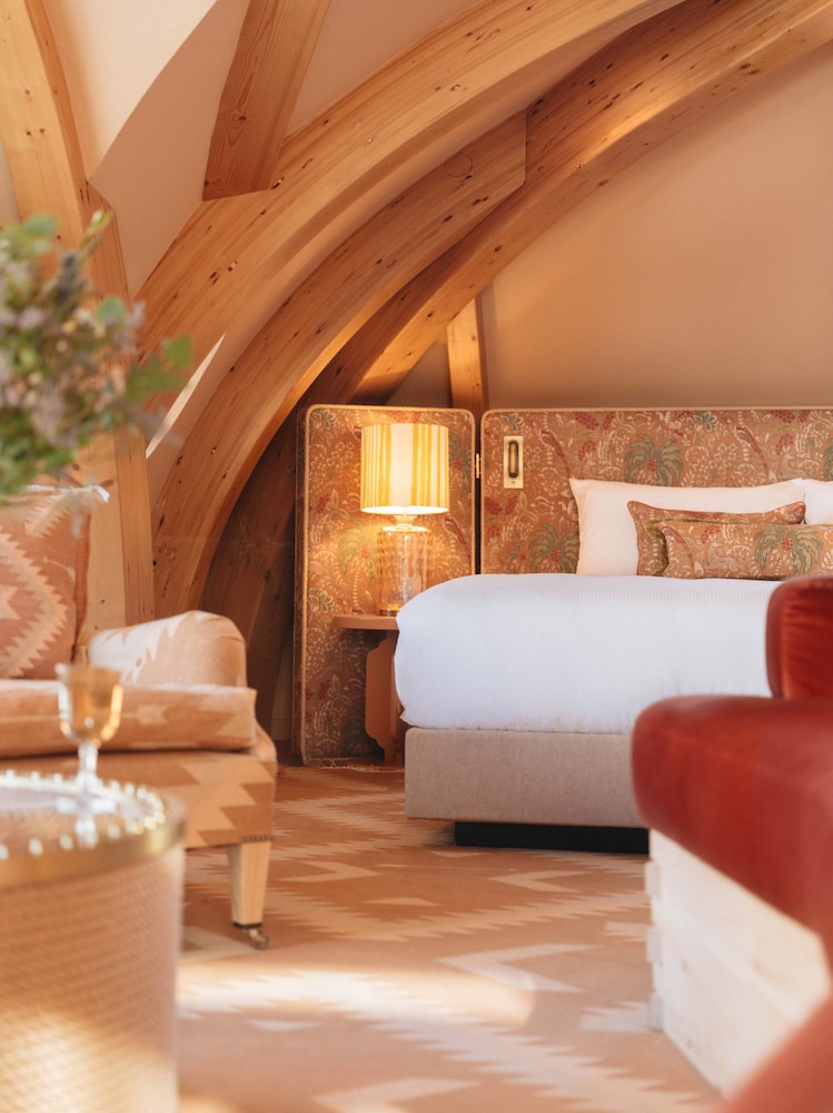 Tower Spa Suite - Photo 10