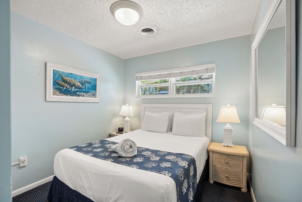 1 Bedroom Pool Front Units #3, #4, & #5, (at White Sands) photo 3