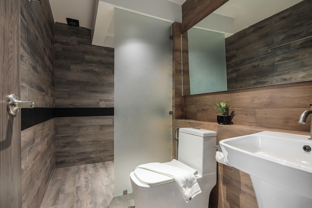Family Studio Suite, Balcony, Garden View - Photo 9