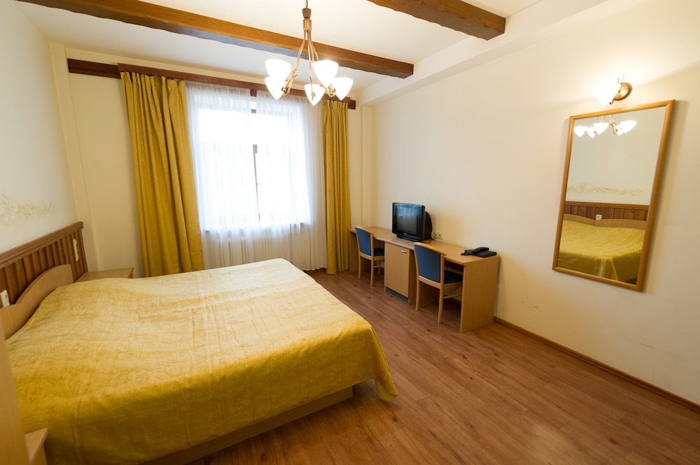 Standard Double or Twin Room, Multiple Beds, Accessible photo 1