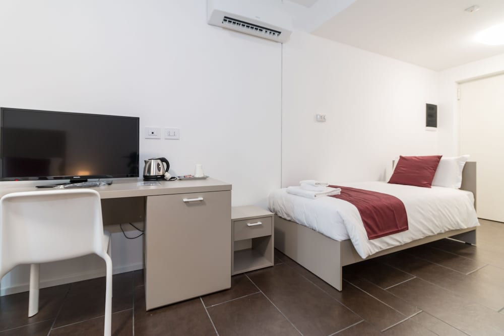Comfort Triple Room, Balcony - Photo 6
