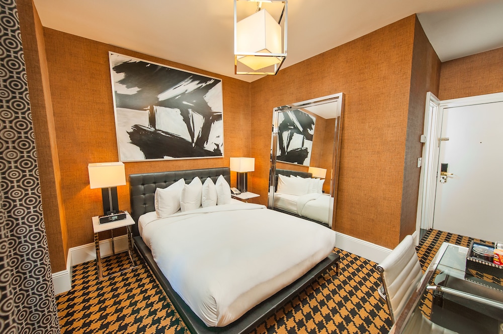 Superior Room, 1 Queen Bed, Accessible - Photo 3