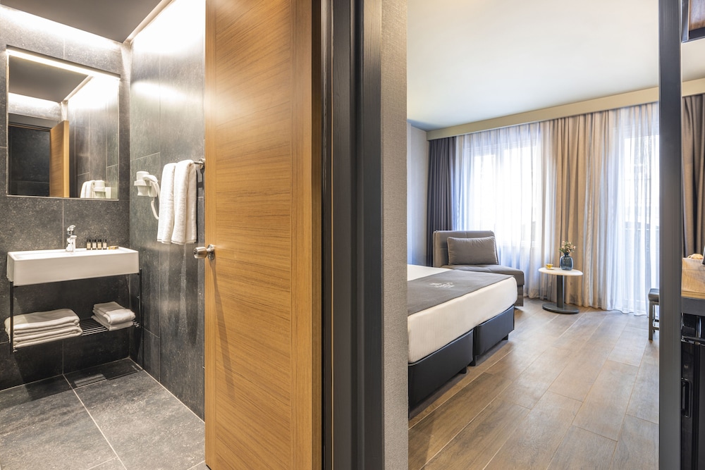 Deluxe Triple Room photo 3