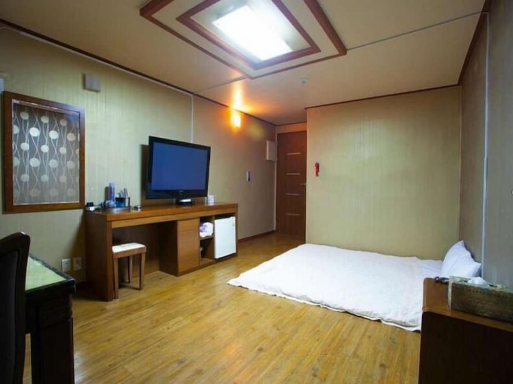 Traditional Room (Ondol) photo 2