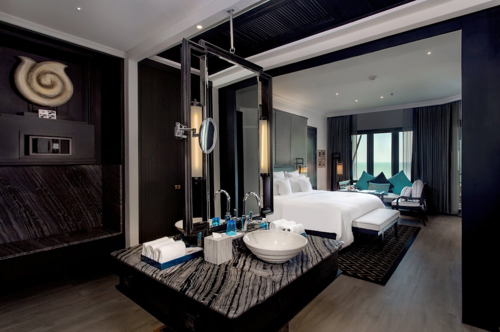 Junior Suite, 1 King Bed, Club Lounge Access, Oceanfront (Sunset) - Photo 9