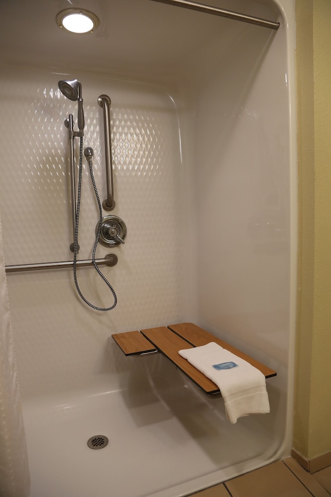 Standard Room, 1 King Bed, Accessible (Comm, Roll In Shwr)