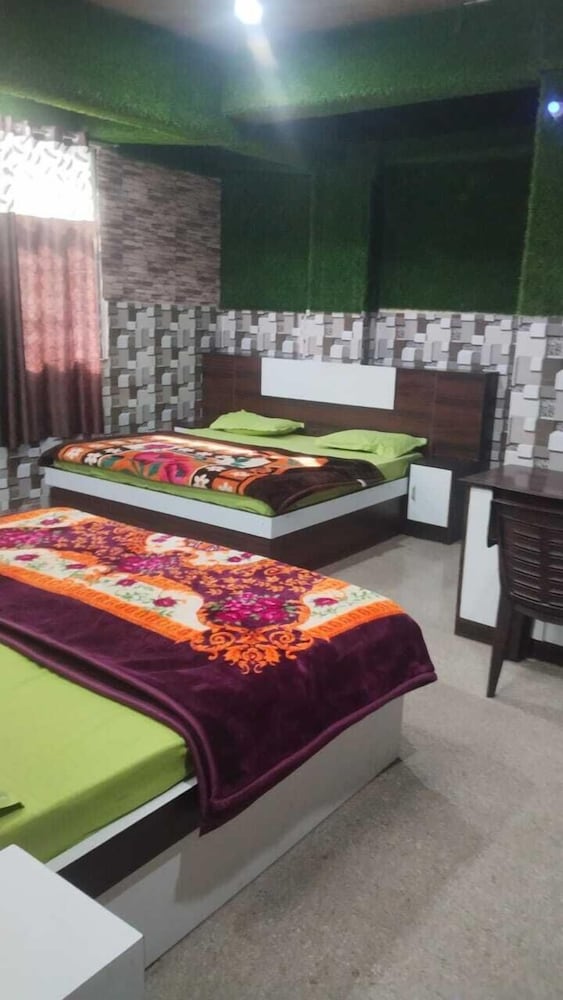 Deluxe Quadruple Room, City View
