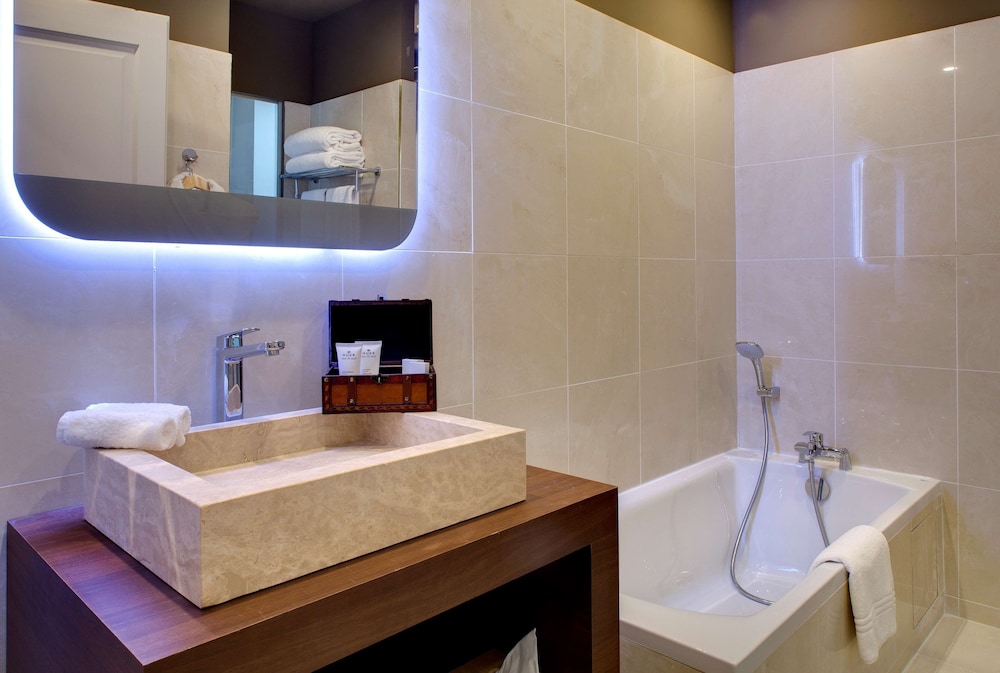 Classic Room, 1 King Bed, Accessible