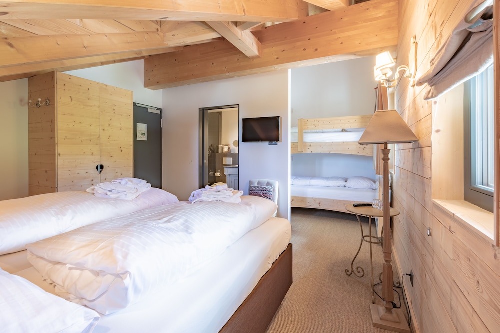 Deluxe Room, 1 Bedroom, Non Smoking, Hill View