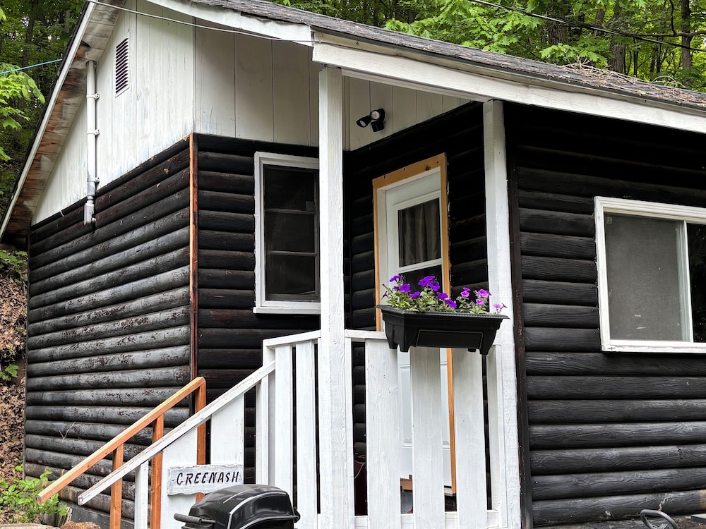 Classic Cottage, 2 Bedrooms, Lake View