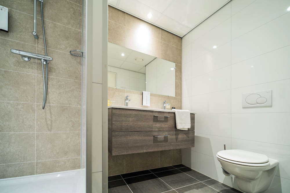 Executive Room - Photo 5