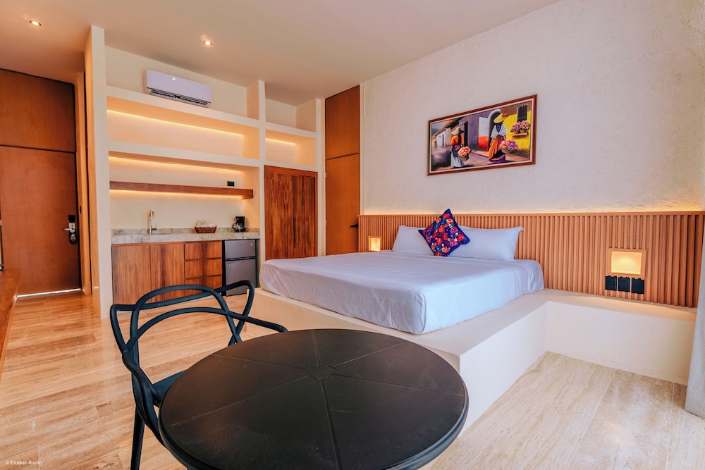 Deluxe Studio Suite, Garden View