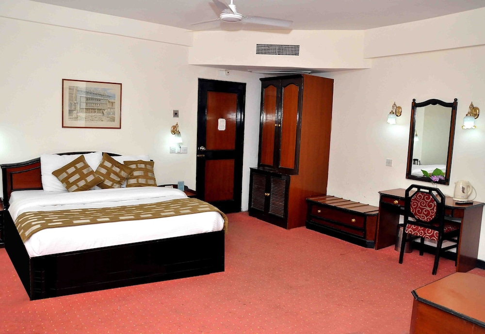 Deluxe Room - Photo 14