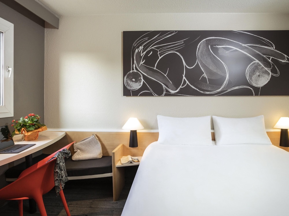 Standard Room, Multiple Beds - Photo 4