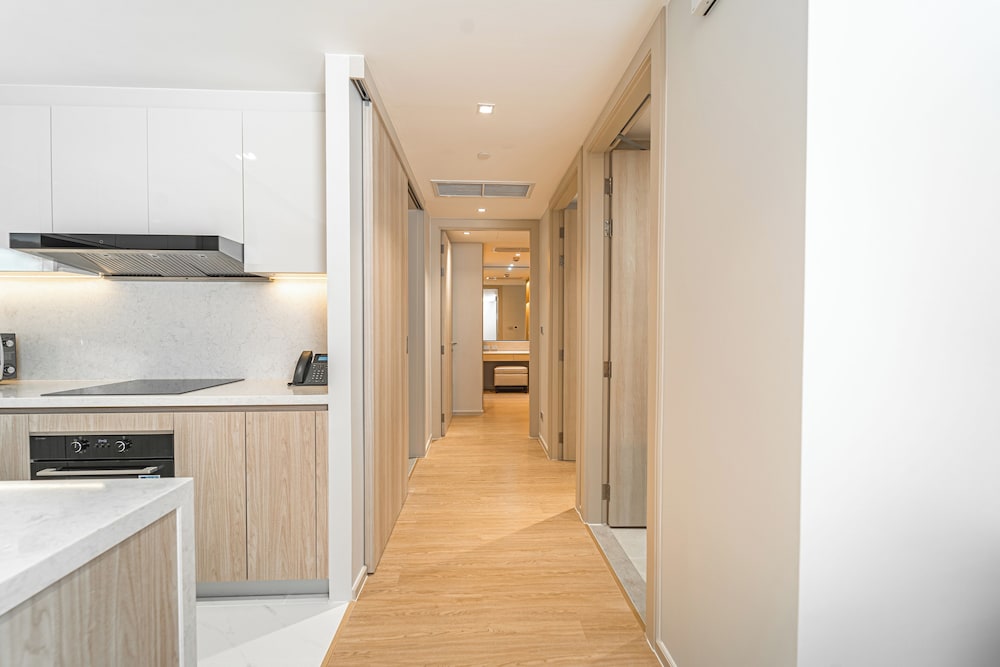 Family Room, 2 Bedrooms thumbnail 5