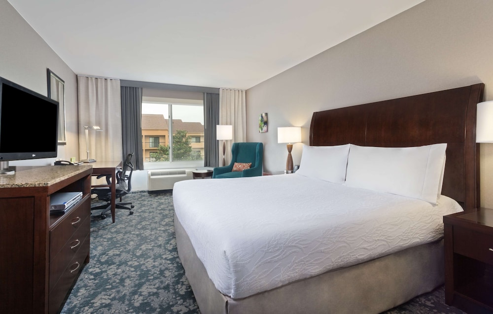 Room, 1 King Bed (Drinks & Snacks) - Photo 1