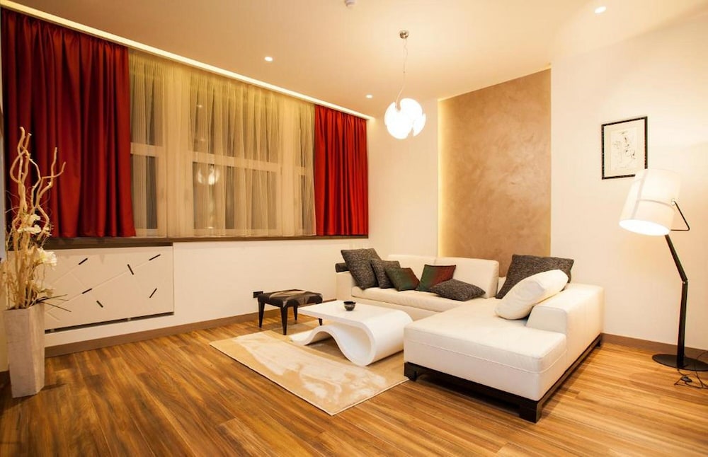 Royal Apartment, 1 Bedroom, Hot Tub - Photo 7