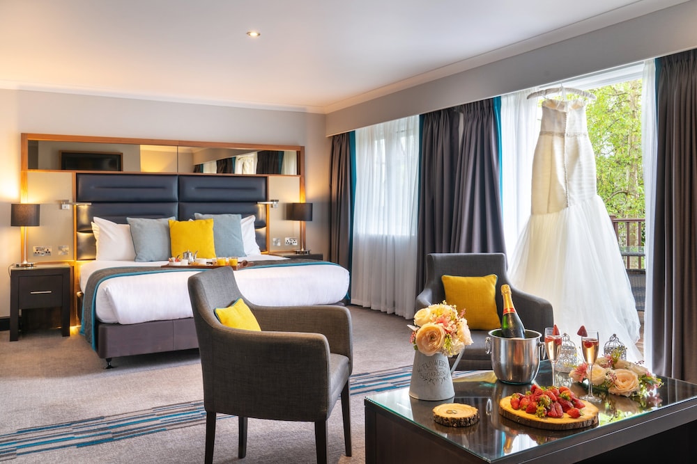 Premium Room, 1 King Bed, Courtyard View