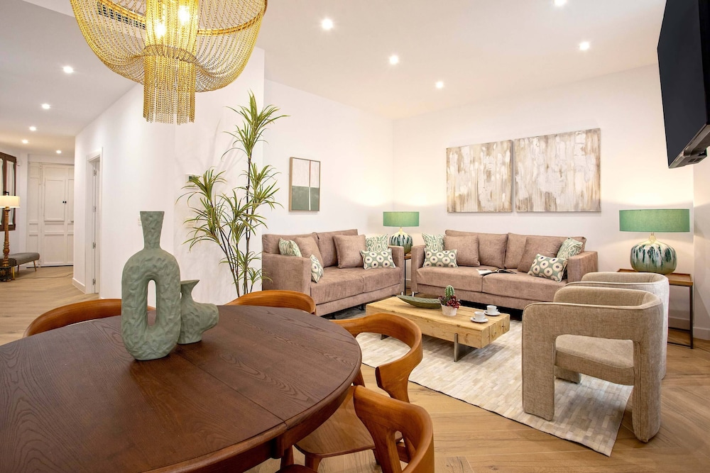 Apartment (4 Bedrooms)