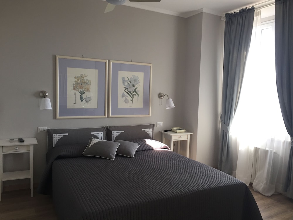 Double Room, Hill View - Photo 3