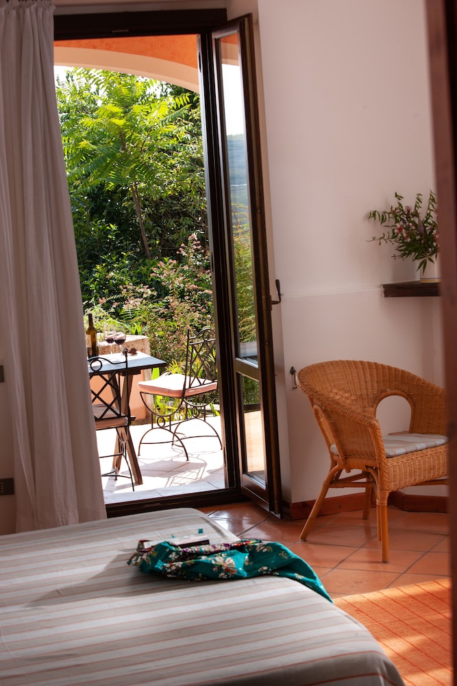 Comfort Double Room, 1 Queen Bed, Patio photo 3