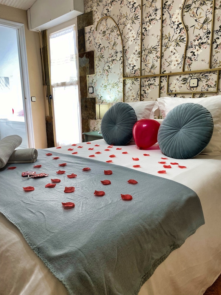 Superior Double Room with Jacuzzi and Terrace photo 2