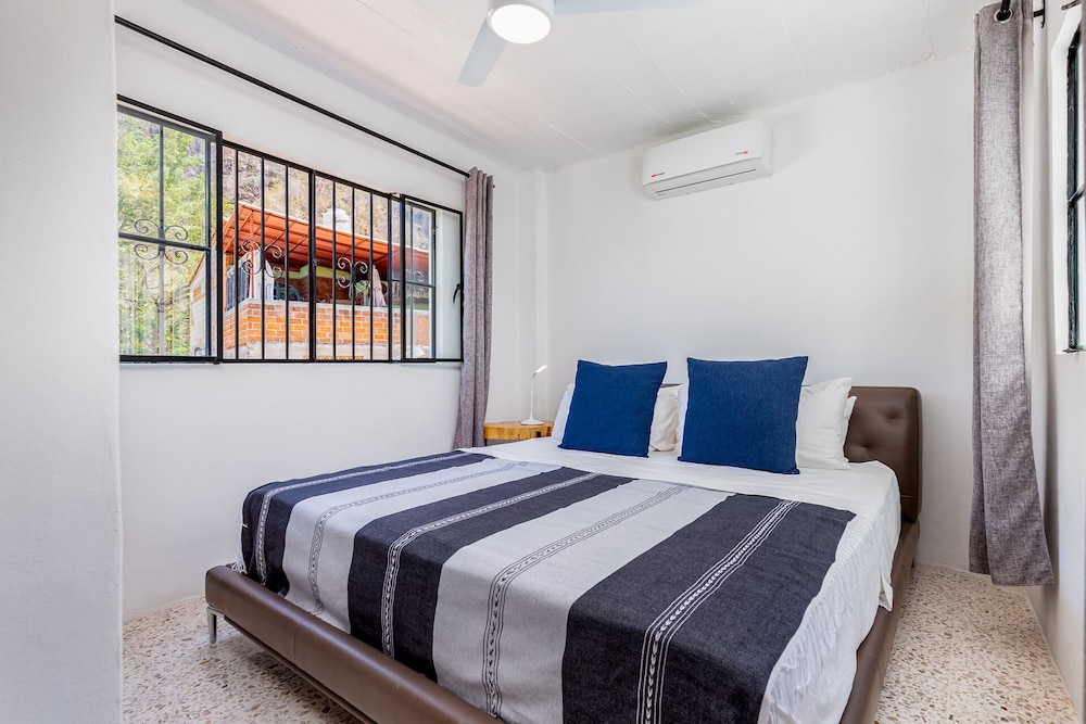 Cuale Condos 1 Bedroom #302 Romantic Zone photo 3