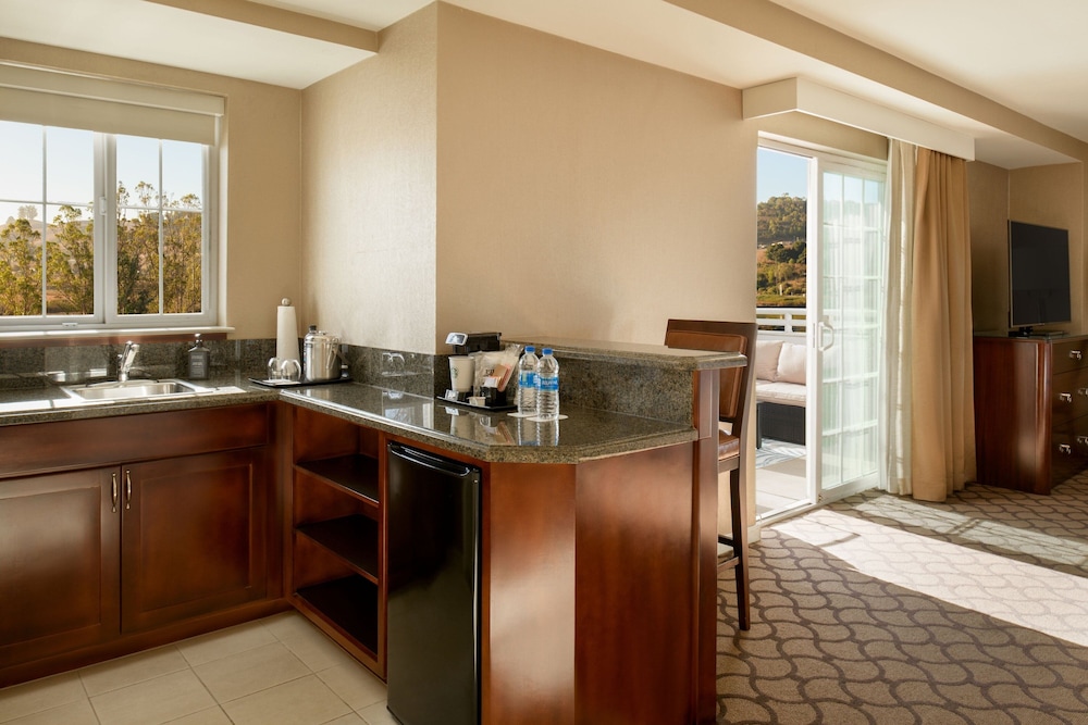 Junior Suite, 1 King Bed, Balcony - Photo 4