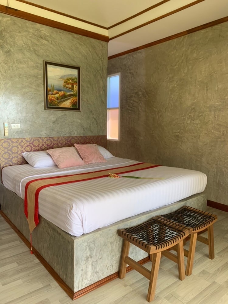 Beachfront Villa with Sea View - Photo 7