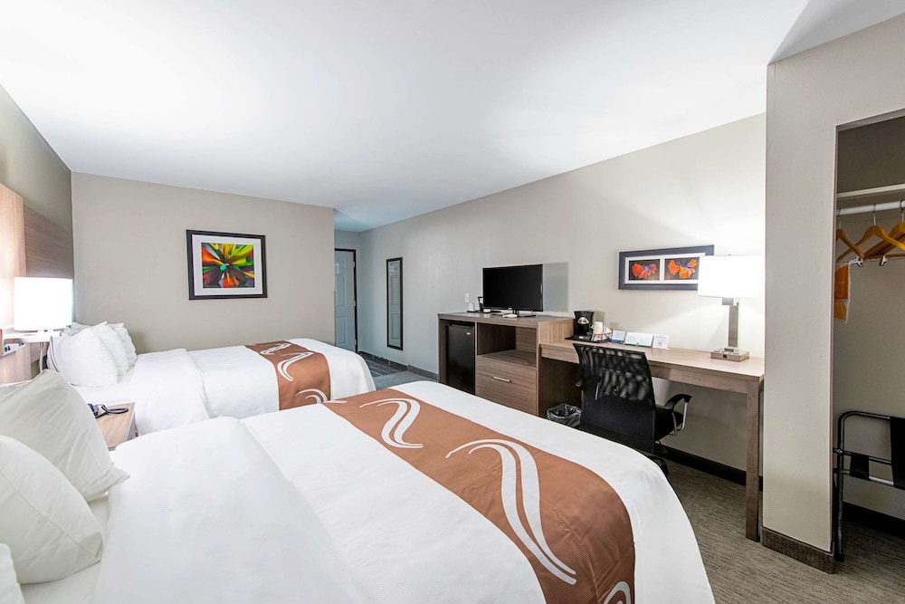 Room, 2 Queen Beds, Non Smoking - Photo 7