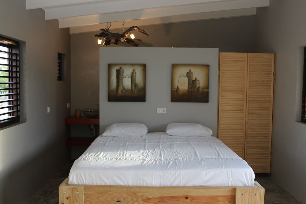 Deluxe Studio, 1 King Bed photo 1