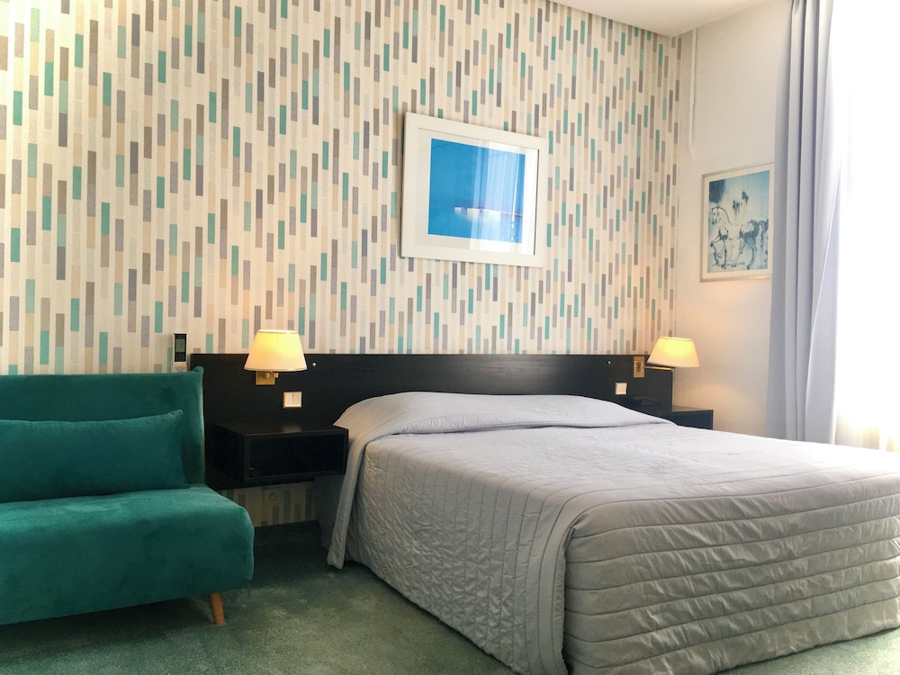 Superior Double Room, 1 Queen Bed, Pool View photo 1