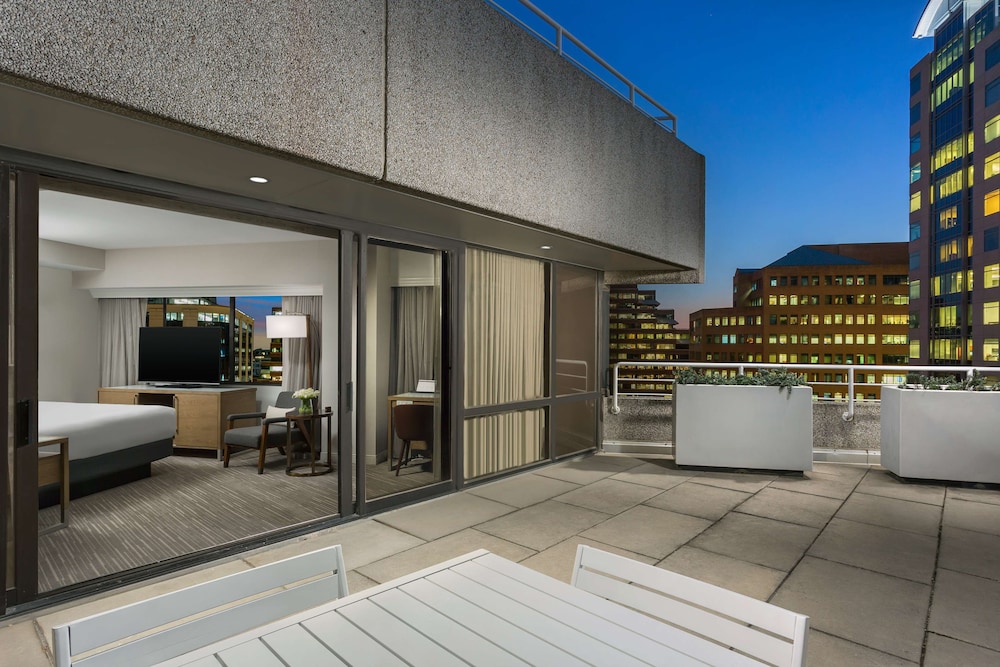 Room, 1 King Bed, Terrace - Photo 3