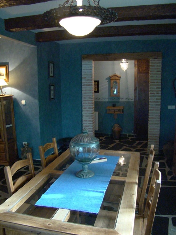 House, 3 Bedrooms photo 2