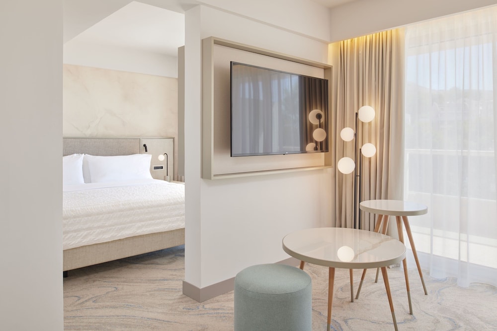 Premium Room, 1 Double Bed, Park View (Balcony) photo 1