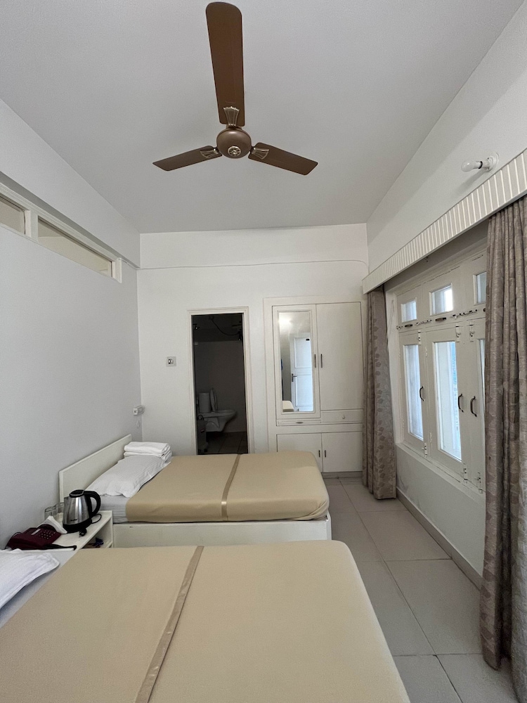 Economy Quadruple Room - Photo 5