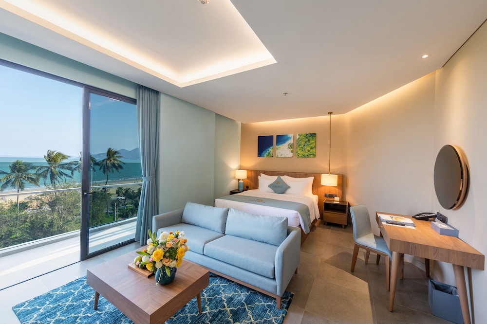 Panoramic Double Room, 1 Queen Bed, Balcony, Ocean View - Photo 6