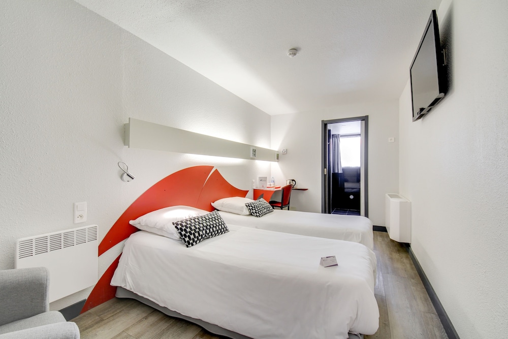 Classic Twin Room, 2 Twin Beds - Photo 1