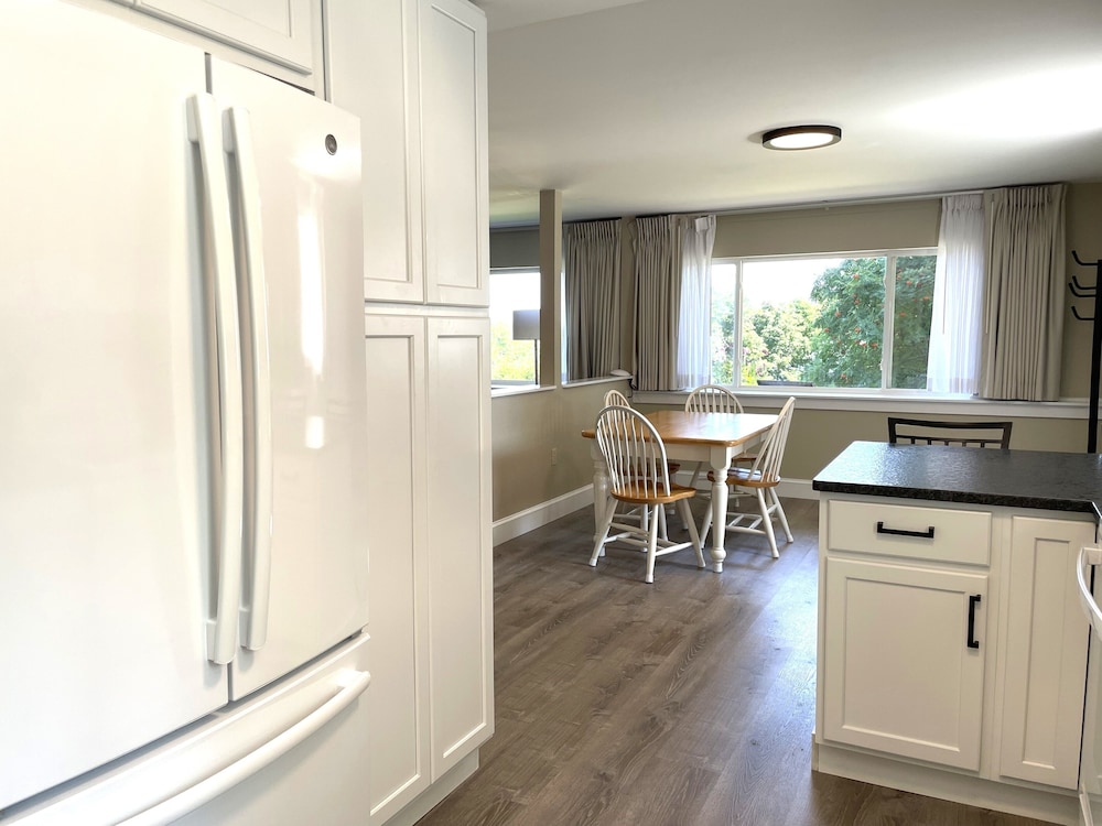 Deluxe Suite, 1 King Bed with Sofa Bed, Ocean View (Ground Floor) photo 3