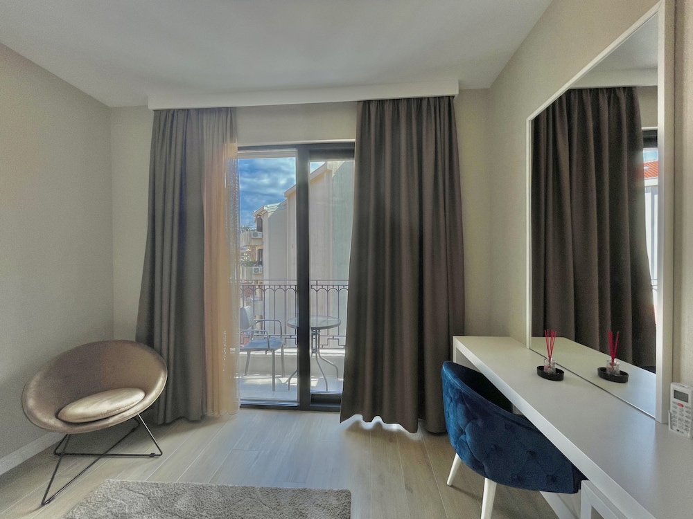 Basic Double or Twin Room - Photo 1