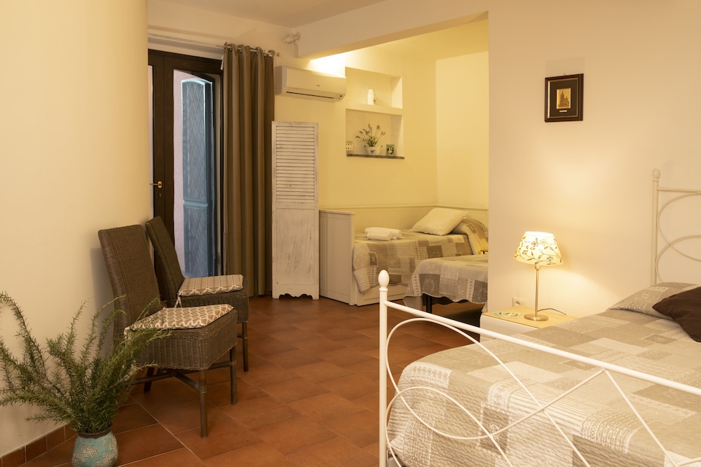 Family Room, Terrace, Garden View photo 1