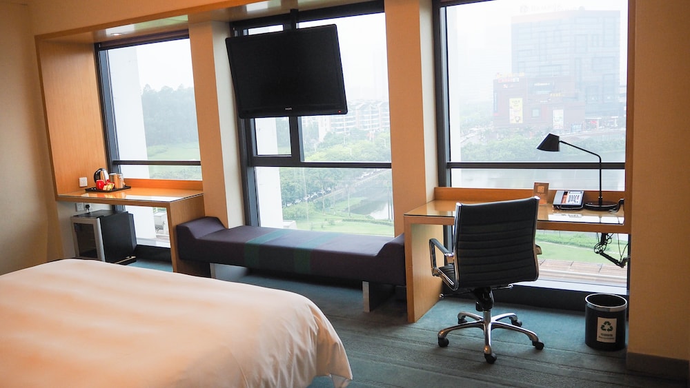 Room, 1 King Bed, City View - Photo 6