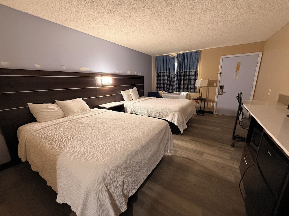 Room, 2 Queen Beds, Non Smoking photo 1