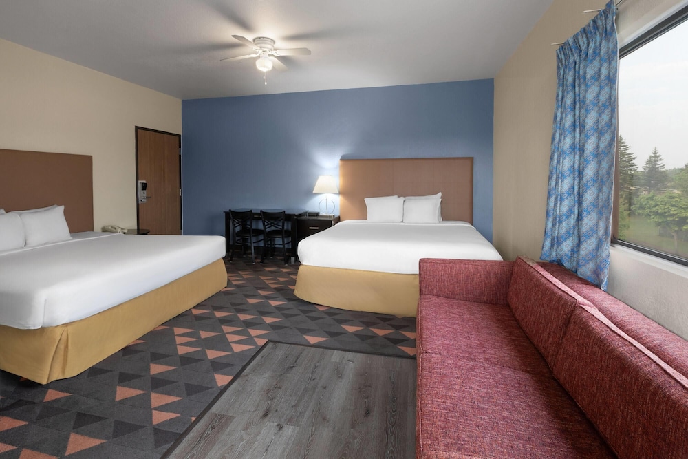 Room, Multiple Beds, Non Smoking (Bridge View) - Photo 3