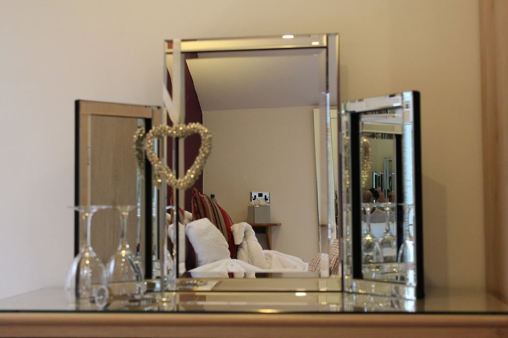 Large King Room - Photo 4