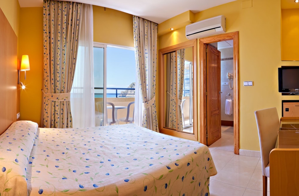 Double or Twin Room, Partial Sea View