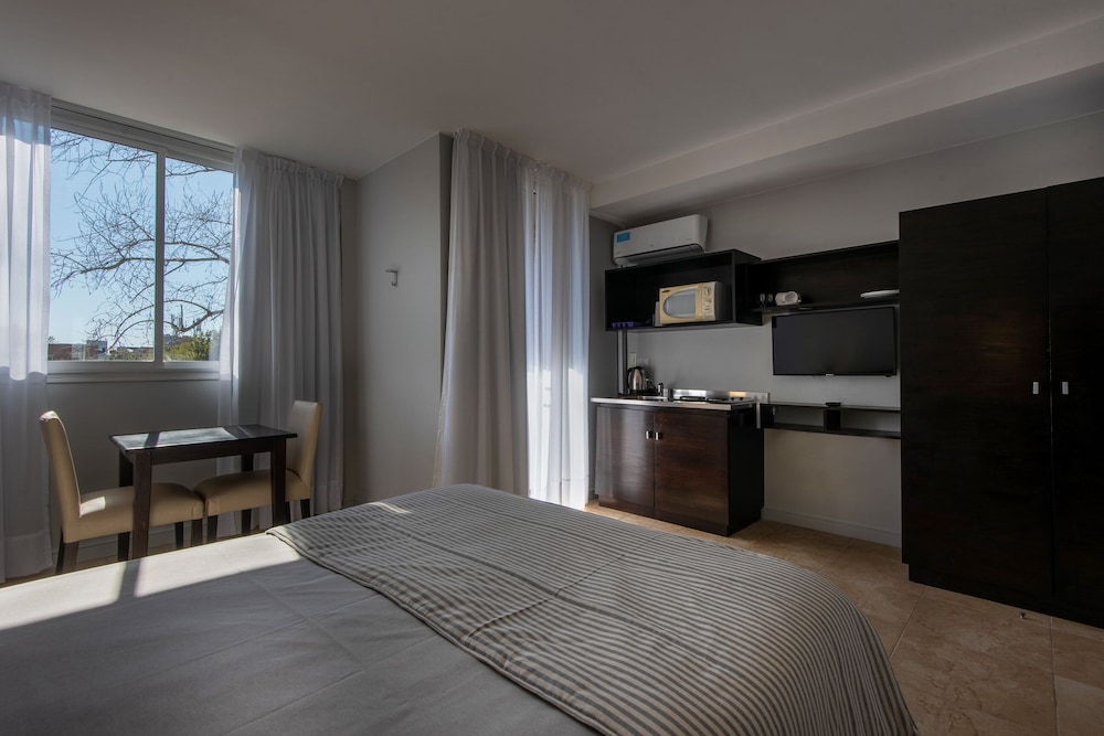 Double Room, 1 King Bed, Non Smoking, Private Bathroom photo 3