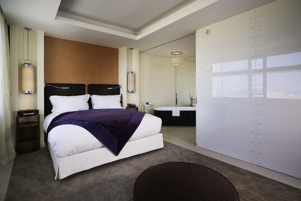 Suite, 1 King Bed, Terrace photo 2