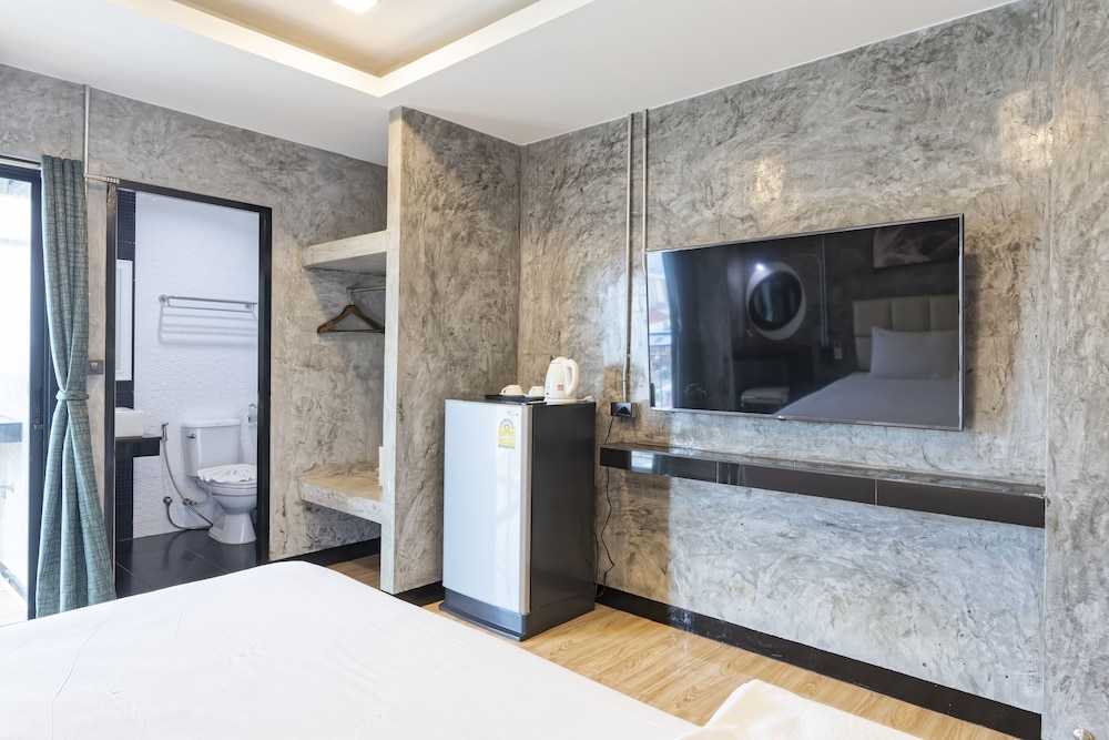Deluxe Double Room - Photo 9